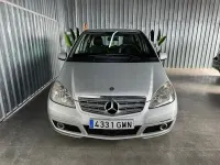Usado Mercedes A180 Avantgarde 109 CV (80 kW) 2010 Gris / plata Monovolumen