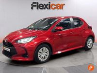 Usado Toyota Yaris Hybrid Active 116 CV (85 kW) 2023 Rojo Berlina