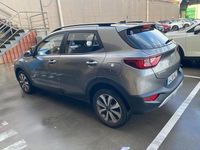 Usado Kia Stonic 84 CV (61 kW) 2023 Gris SUV