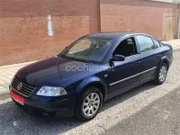 Usado VW Passat Trendline 130 CV (95 kW) 2003 Azul Berlina