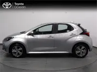 Usado Toyota Yaris Hybrid Active 116 CV (85 kW) 2025 Gris / plata Berlina