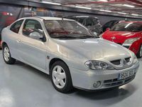 Usado Renault Mégane Coupé Expression 95 CV (69 kW) 2002 Gris / plata Coupe