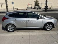 Usado Ford Focus Trend 115 CV (84 kW) 2013 Gris / plata Berlina