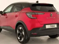 Usado Renault Captur Techno 100 CV (73 kW) 2025 Rojo SUV