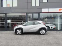 Usado Toyota Aygo X 72 CV (52 kW) 2023 Gris / plata SUV