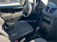 Usado Peugeot 207 70 CV (51 kW) 2010 Blanco Berlina