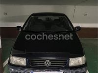 Usado VW Polo 64 CV (47 kW) 1998 Negro Berlina