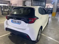 Usado Toyota Yaris Hybrid Active 115 CV (84 kW) 2025 Blanco Berlina