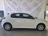 Usado Peugeot 208 Active 100 CV (73 kW) 2023 Blanco Utilitario