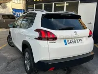 Usado Peugeot 2008 Allure 130 CV (95 kW) 2019 Blanco SUV