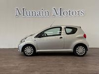 Usado Toyota Aygo Connect Style 68 CV (50 kW) 2010 Gris / plata Utilitario