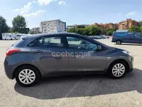 Usado Hyundai i30 110 CV (80 kW) 2015 Gris / plata Berlina