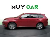 Usado Mitsubishi Outlander P-HEV 224 CV (164 kW) 2018 Rojo SUV