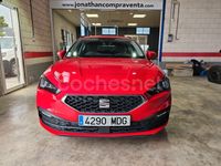 Usado Seat Leon Style 110 CV (80 kW) 2023 Rojo Familiar
