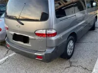 Usado Hyundai H-1 140 CV (102 kW) 2005 Gris / plata Monovolumen