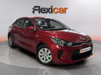 Usado Kia Rio 84 CV (61 kW) 2018 Rojo Berlina