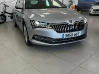 Usado Skoda Superb Active 150 CV (110 kW) 2022 Gris / plata Berlina