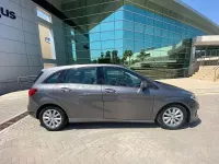 Usado Mercedes B180 109 CV (80 kW) 2017 Gris / plata Monovolumen