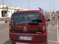 Usado Fiat Qubo Trekking 95 CV (69 kW) 2014 Granate Monovolumen