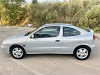 Usado Renault Mégane Coupé 110 CV (80 kW) 2000 Gris / plata Coupe