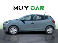 Usado Dacia Sandero Essentiel 91 CV (66 kW) 2023 Gris Utilitario
