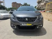 Usado Peugeot 2008 Style 100 CV (73 kW) 2018 Gris / plata SUV