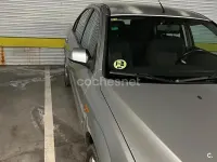 Usado Ford Mondeo Trend 125 CV (91 kW) 2002 Gris / plata Berlina