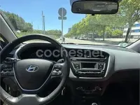 Usado Hyundai i20 100 CV (73 kW) 2016 Blanco Berlina