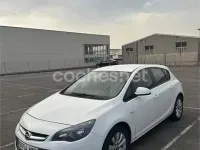 Usado Opel Astra Selective 110 CV (80 kW) 2013 Blanco Berlina