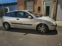 Usado Ford Focus Trend 115 CV (84 kW) 2002 Gris / plata Berlina