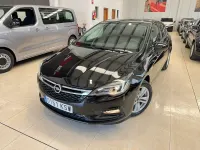 Usado Opel Astra Selective 110 CV (80 kW) 2019 Negro Utilitario
