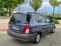 Usado Kia Carens 110 CV (80 kW) 2002 Azul Monovolumen