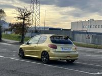 Usado Peugeot 206 110 CV (80 kW) 2003 Amarillo Berlina