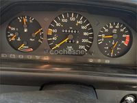 Usado Mercedes E220 150 CV (110 kW) 1993 Blanco Familiar