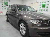 Usado BMW 118 Comfort Edition 143 CV (105 kW) 2007 Marrón Utilitario