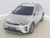 Usado Kia Stonic 100 CV (73 kW) 2024 Gris plata SUV