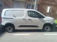 Usado Citroën Berlingo Feel 102 CV (75 kW) 2021 Blanco Monovolumen