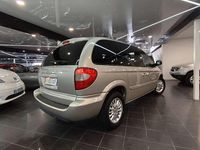 Usado Chrysler Voyager 150 CV (110 kW) 2006 Beige Monovolumen