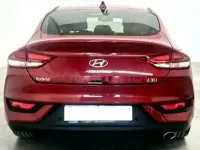 Usado Hyundai i30 136 CV (100 kW) 2021 Granate Berlina