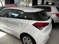 Usado Hyundai i20 90 CV (66 kW) 2016 Blanco Berlina