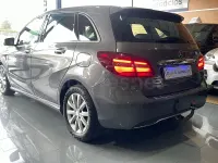 Usado Mercedes B180 109 CV (80 kW) 2015 Gris / plata Utilitario