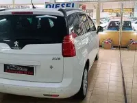 Usado Peugeot 5008 Active 119 CV (87 kW) 2014 Blanco Monovolumen