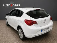 Usado Opel Astra Selective 115 CV (84 kW) 2013 Blanco Berlina
