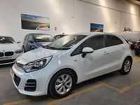 Käytetty Kia Rio 84 HP (61 kW) 2015 Valkoinen Sedan