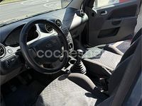 Usado Ford Fiesta Trend 80 CV (58 kW) 2003 Azul Utilitario