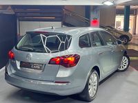 Usado Opel Astra Excellence 130 CV (95 kW) 2013 Gris / plata Familiar
