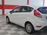 Usado Ford Fiesta Trend 82 CV (60 kW) 2015 Blanco Utilitario