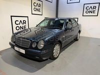 Usado Mercedes E320 Elegance 220 CV (161 kW) 1997 Azul Berlina