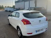 Usado Kia ProCeed Active 128 CV (94 kW) 2011 Blanco Utilitario