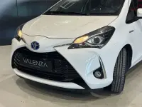 Usado Toyota Yaris Hybrid Active 100 CV (73 kW) 2019 Blanco Berlina